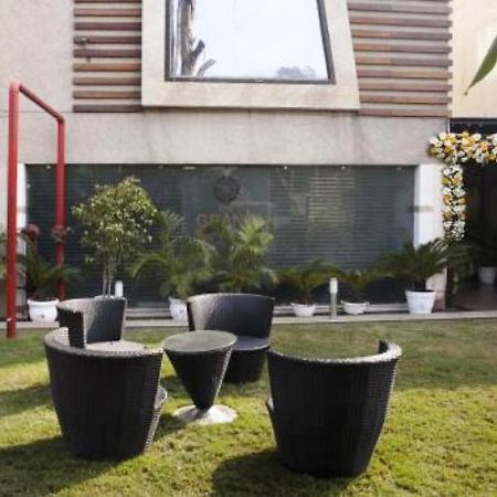The Grand Hotel Bizzotel Gurgaon Esterno foto