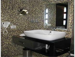 The Grand Hotel Bizzotel Gurgaon Esterno foto