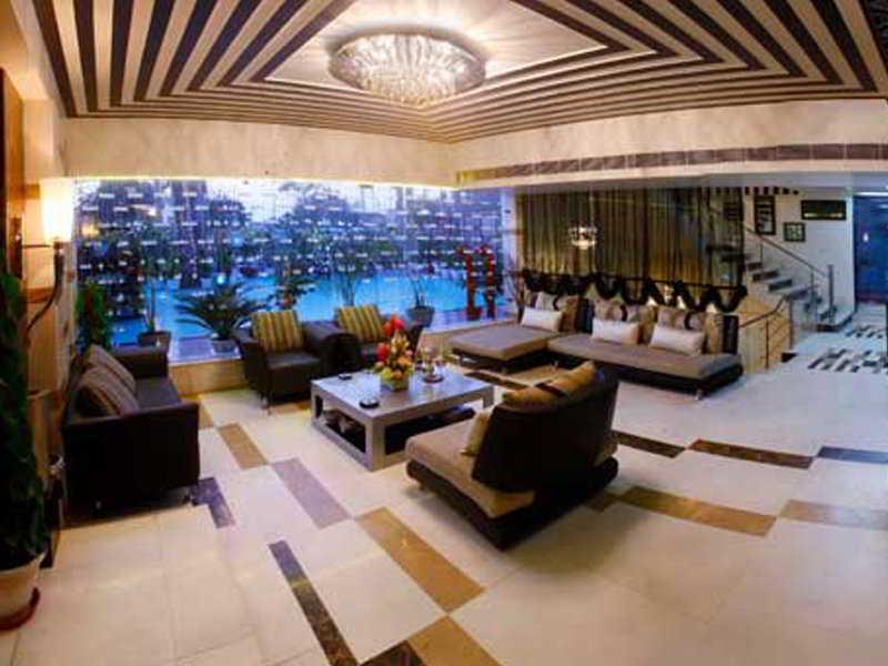 The Grand Hotel Bizzotel Gurgaon Esterno foto