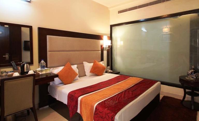 The Grand Hotel Bizzotel Gurgaon Esterno foto